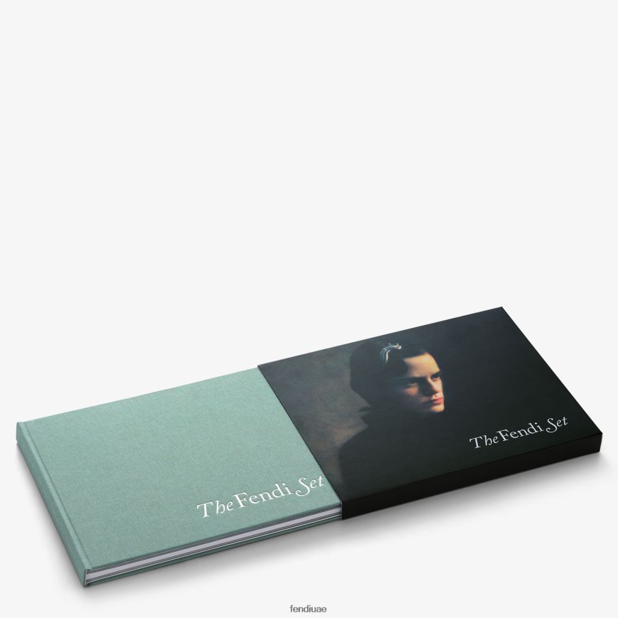 كتاب مُجلد لمجموعة ربيع وصيف 2021 من الأزياء الراقية موضة Fendi للجنسين مُكَمِّلات TNL80L465