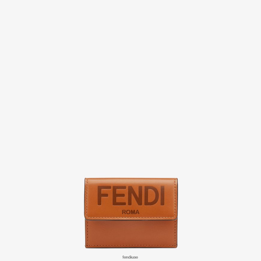 محفظة جلدية ثلاثية الطي بني Fendi نحيف مُكَمِّلات TNL80L1557
