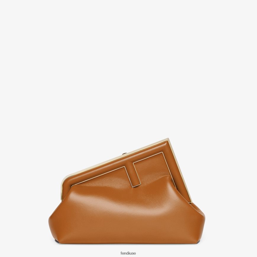 حقيبة جلدية ميدي بني Fendi نحيف مُكَمِّلات TNL80L574