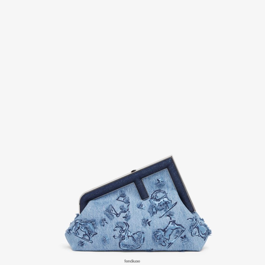 حقيبة من الدنيم مع تطريز علم التنجيم أزرق فاتح Fendi نحيف مُكَمِّلات TNL80L634
