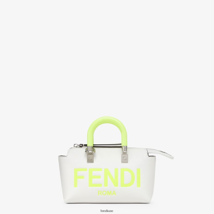 حقيبة بوسطن جلدية صغيرة أبيض Fendi نحيف مُكَمِّلات TNL80L696