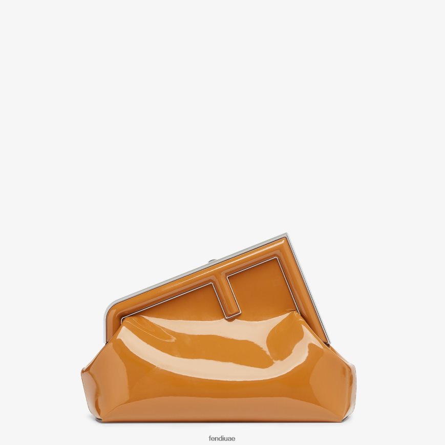 حقيبة جلدية براءات الاختراع بني Fendi نحيف مُكَمِّلات TNL80L741